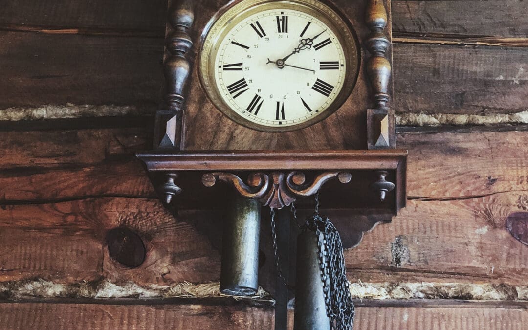 Reconnaître essence bois horloge ancienne